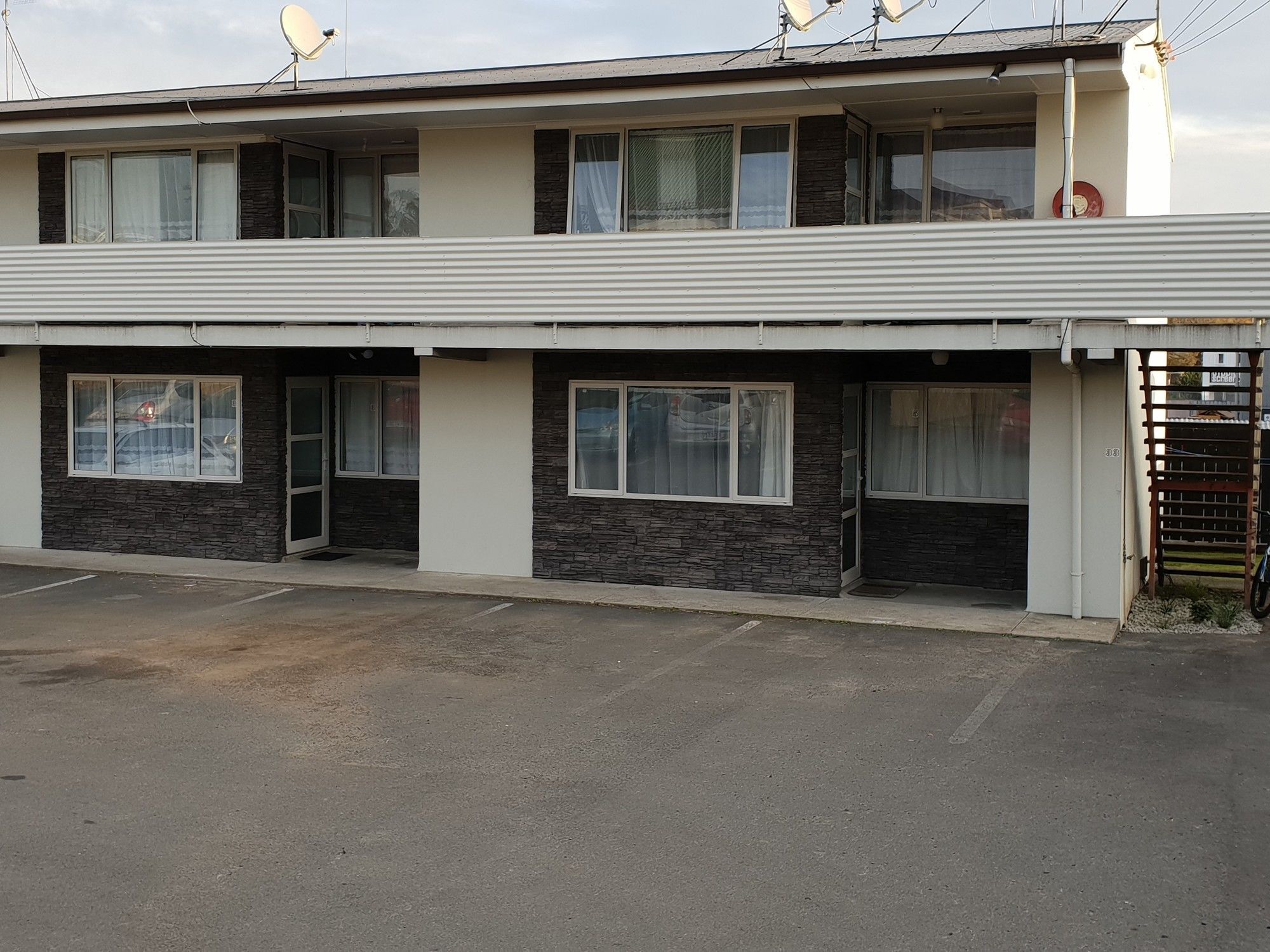 Rose Apartments Hamilton Exterior photo